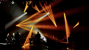 multiscena oświetlenie koncertu